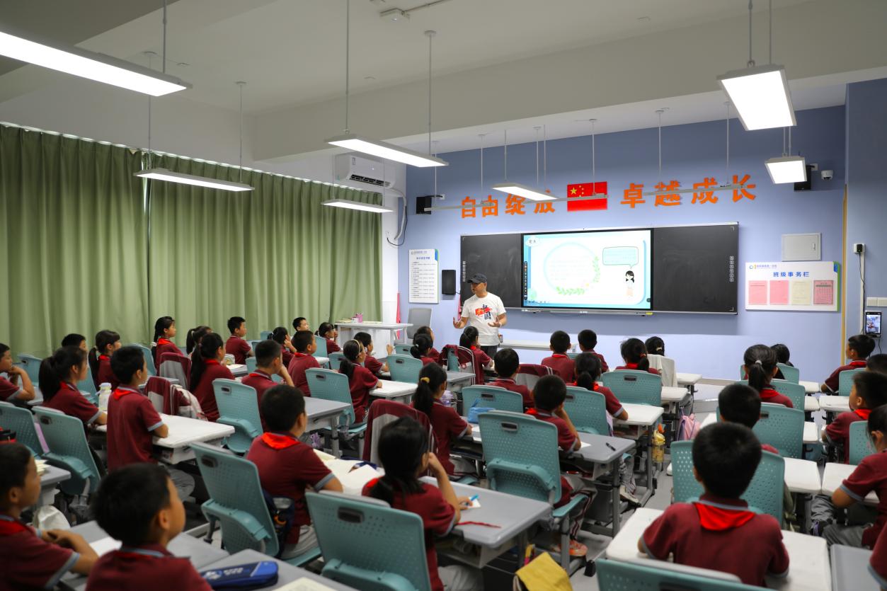 学生教室上课.jpeg